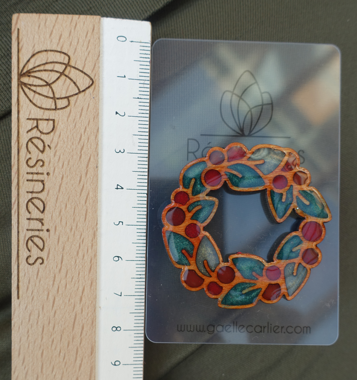 Broche - Couronne de houx (traits bois) – Image 4