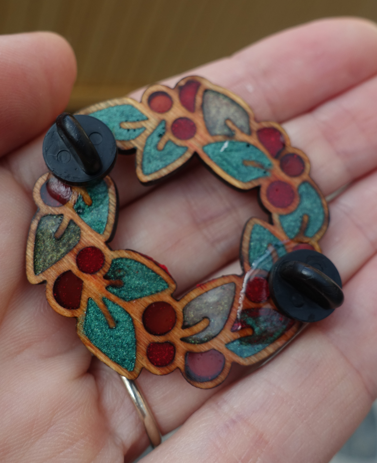 Broche - Couronne de houx (traits bois) – Image 3