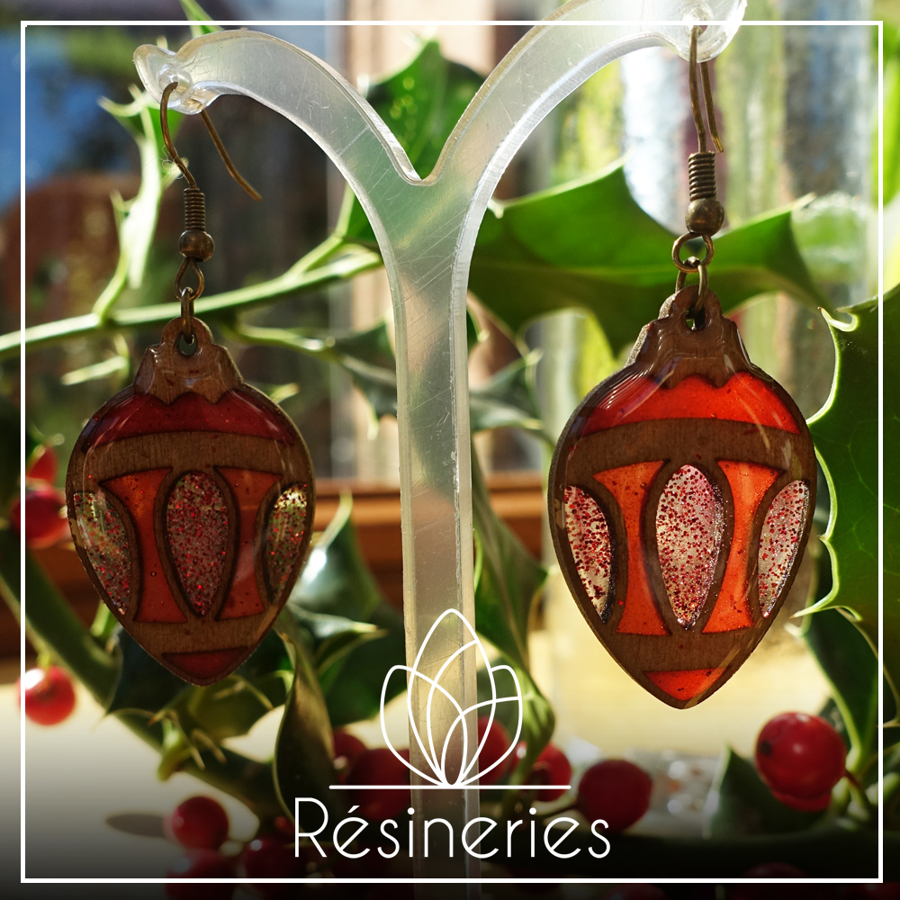 Boule de Noël ancienne en forme d'oeuf – rouge (traits or)