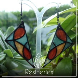 Grand triangle - vert et orange (traits noirs)