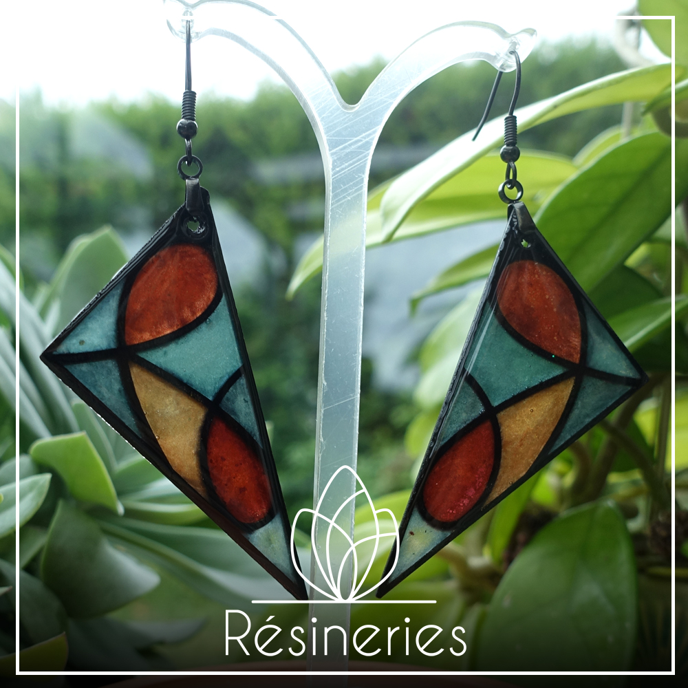 Grand triangle - vert et orange (traits noirs)