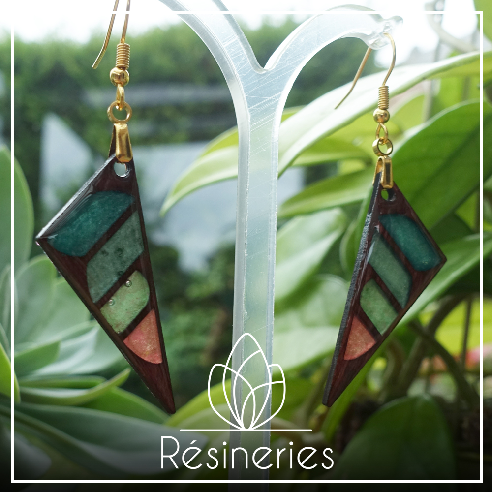 Voilier - vert et rouge (traits noirs)